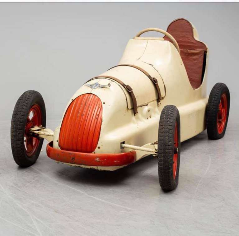 AUSTIN PATHFINDER PEDAL CAR WANTED AUSTIN PATHFINDER PEDAL CAR WANTED N ANY CONDITION 