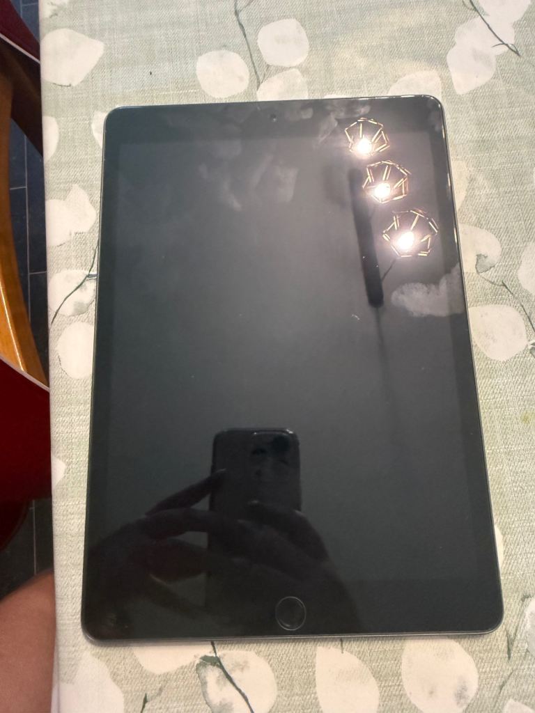 Apple iPad – Space Grey, Good Condition