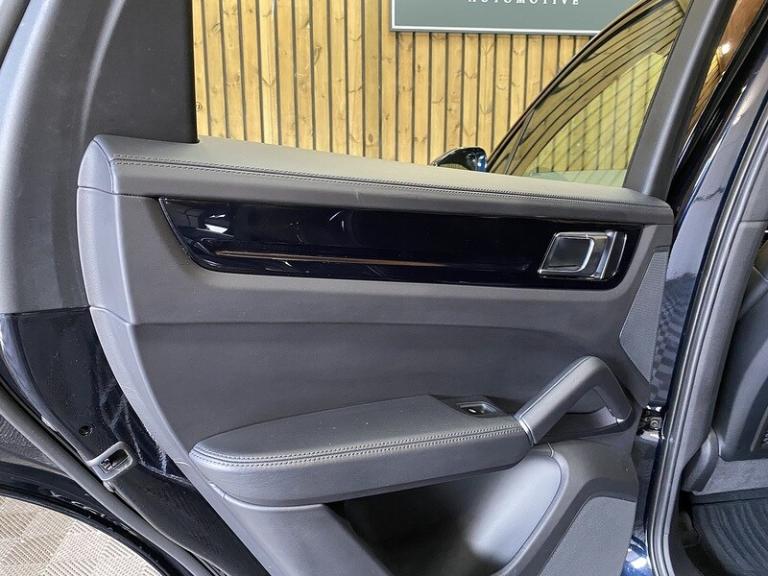 2022 Porsche Cayenne V6 E-Hybrid SUV HYBRID Automatic