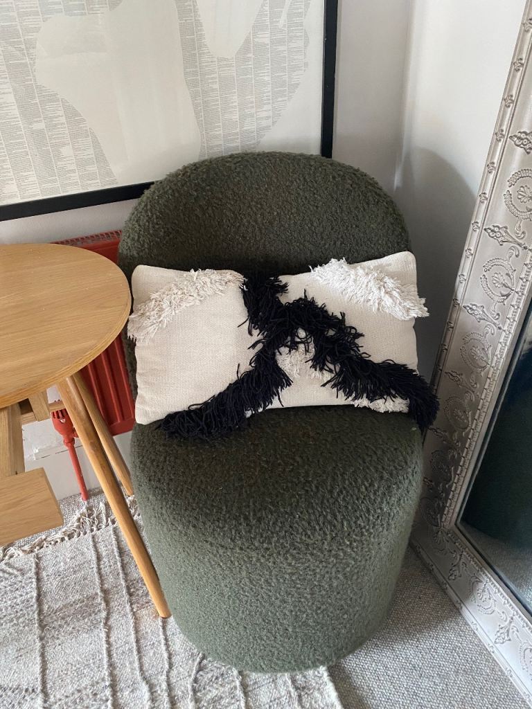 Stylish and comfortable swing armchair 