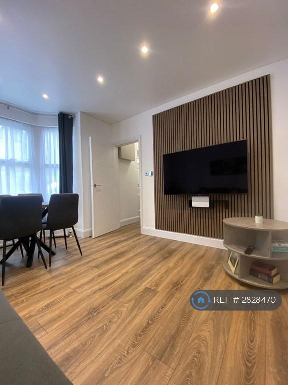 1 bedroom house in Griffin Road, London, SE18 (1 bed) (#2828470)