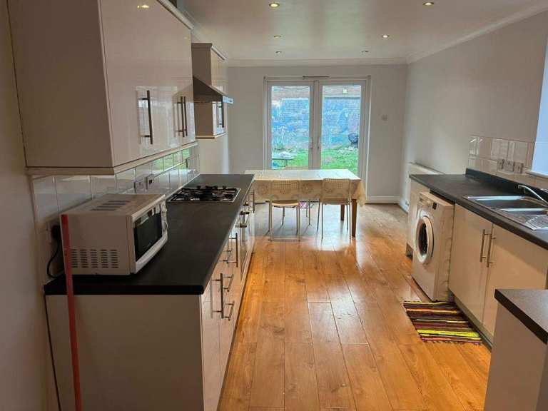 Room available in Canning Town, Chandler Avenue 7