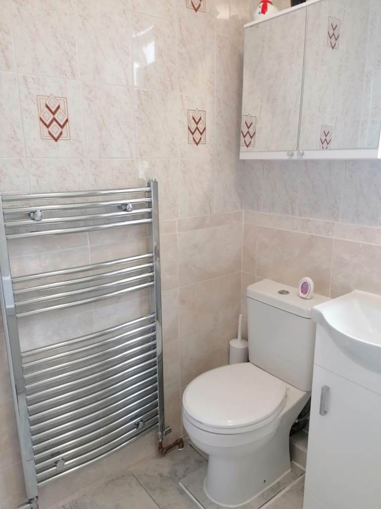 1 Double room to rent in with an Asian family for a female student or a female working professional