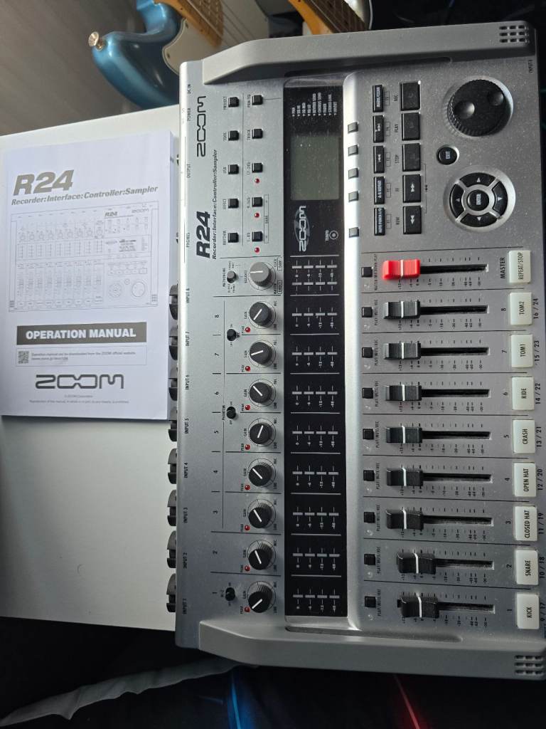 ZOOM R24 Multi-track Recorder