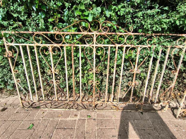 Antique Style Wrought Iron Garden Gate & Railings Set (Solid 3-Piece complete set)