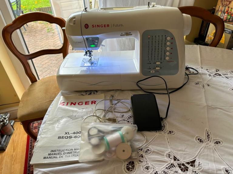 Singer XL-400 sewing machine 