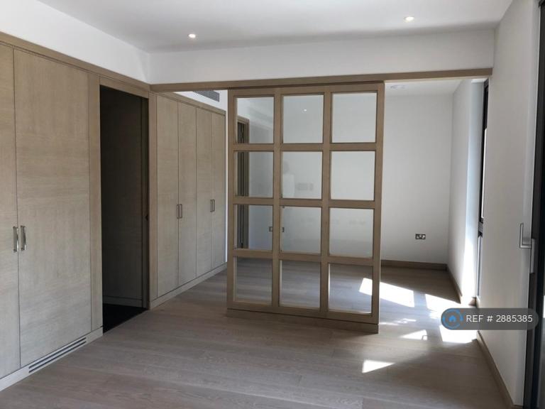 Studio flat in Embassy Gardens, London, SW11 (#2885385)