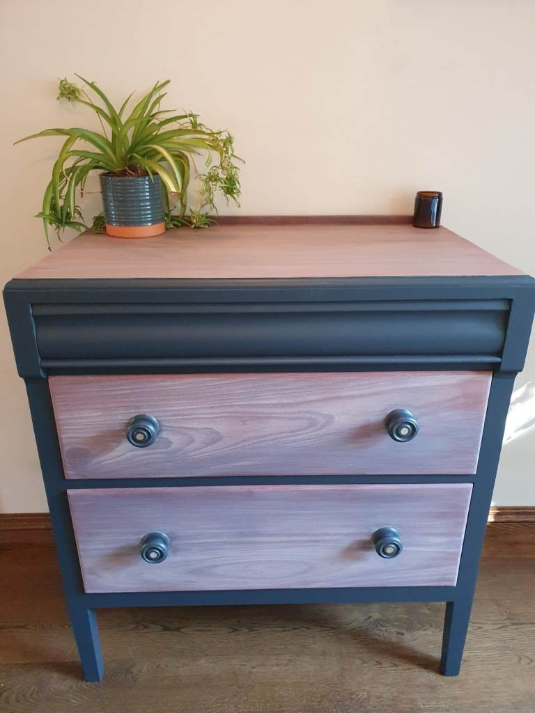 Chest of drawers 
