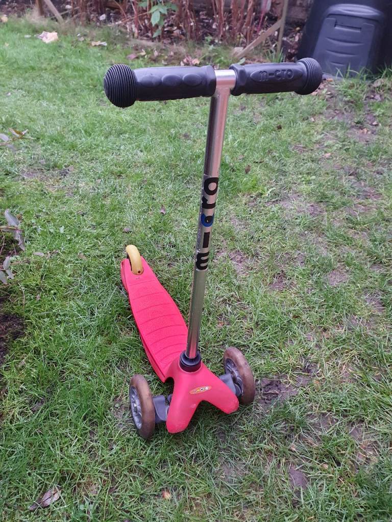 Red Mini Micro Classic LED wheels scooter good grips 