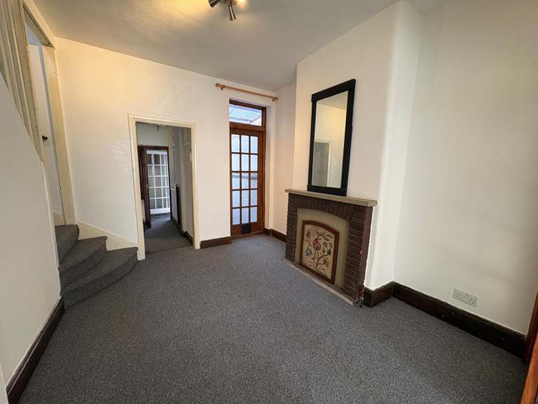 3 bedroom house in 3 Bedroom Terraced House – Napier Road, Tottenham N17