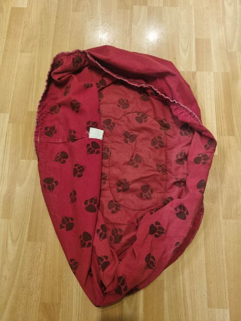 Hard plastic dog bed with cover 