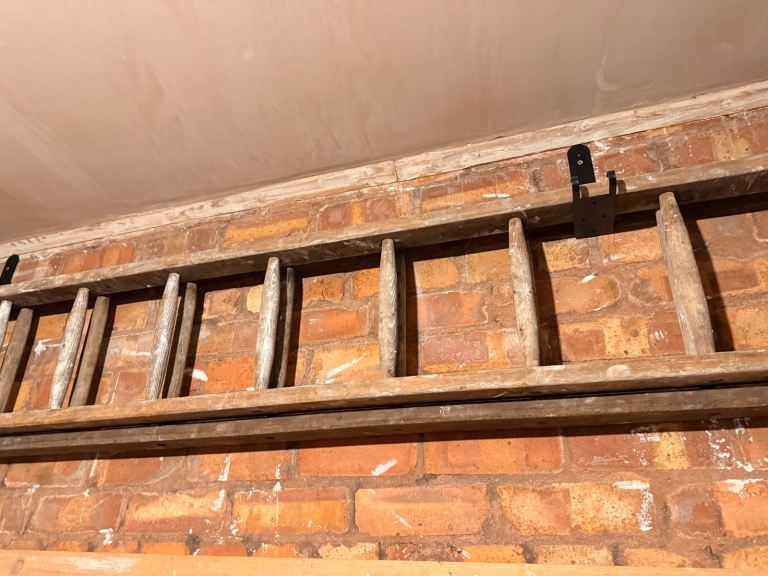 Double Wooden Ladder 2x15 rungs 