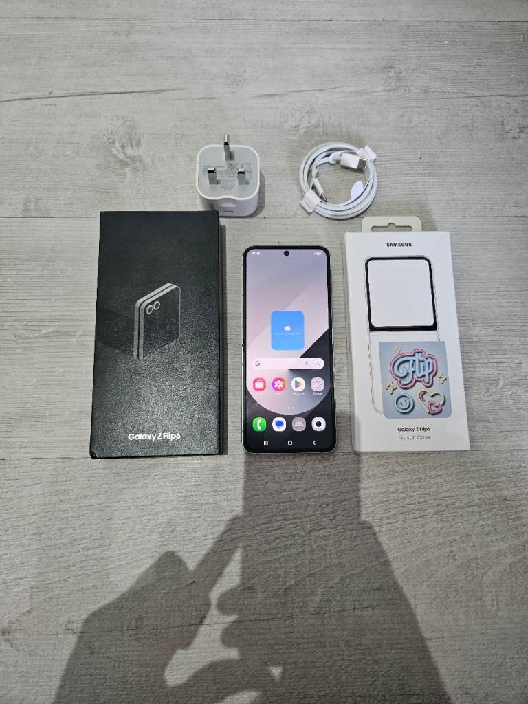 Samsung Z Flip 6 5G Unlocked 256GB Silver Warranty
