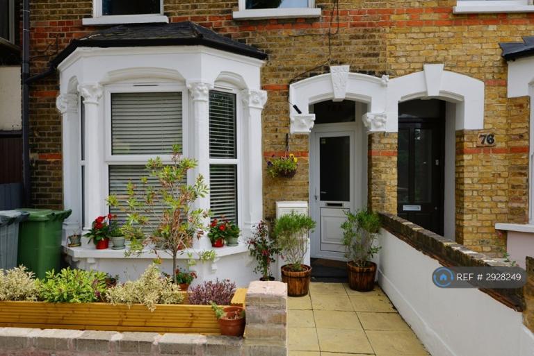 1 bedroom flat in Ridley Road, London, E7 (1 bed) (#2928249)