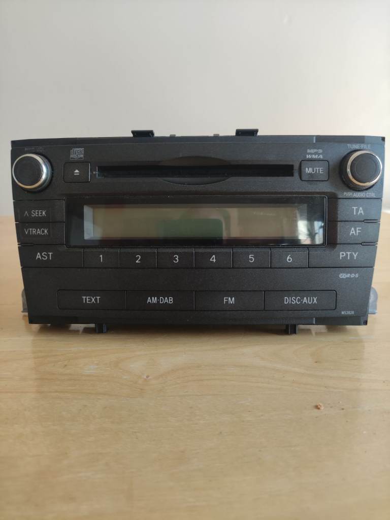 Radio with CD (Toyota Avensis)