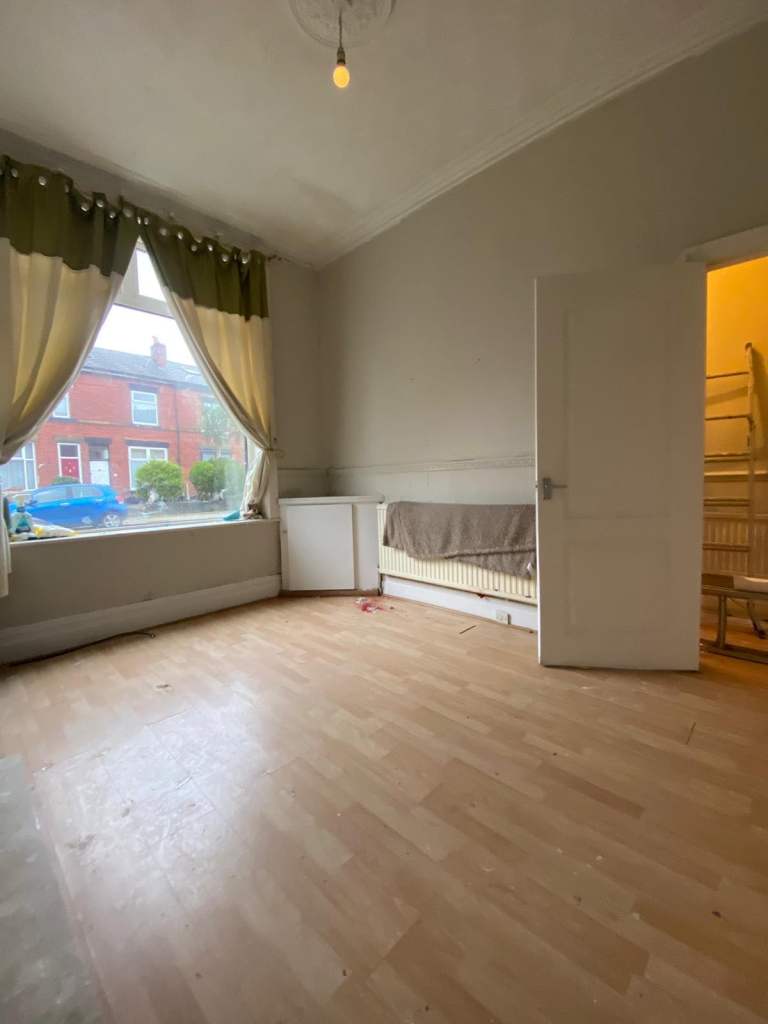 2 bedroom house close to bury town available for rentb