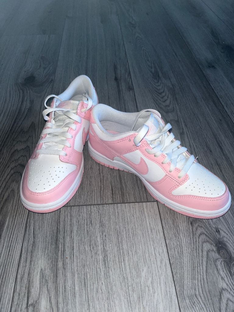 Nike Dunk Low Trainers Size UK4