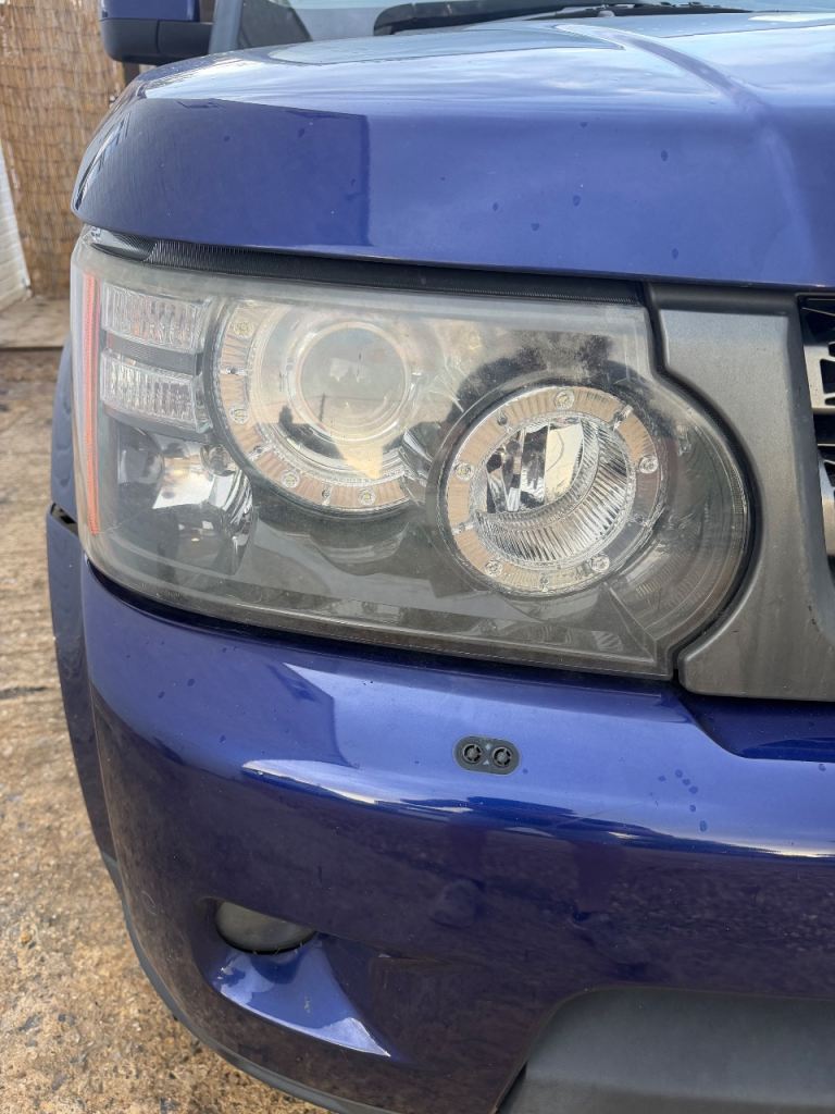 Range Rover Sport 2011 headlights