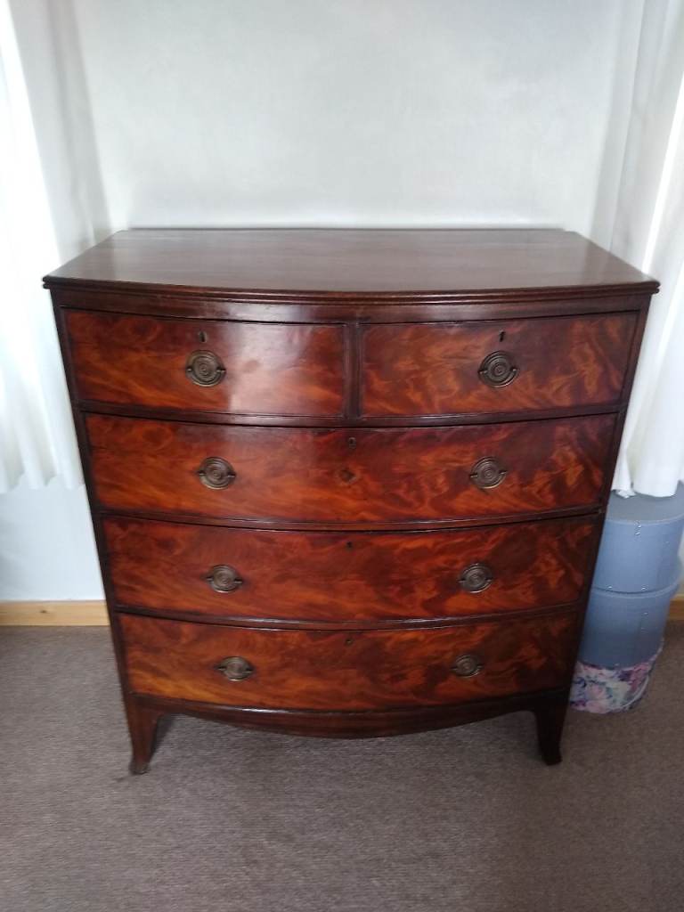 Bow front chest of drawers 