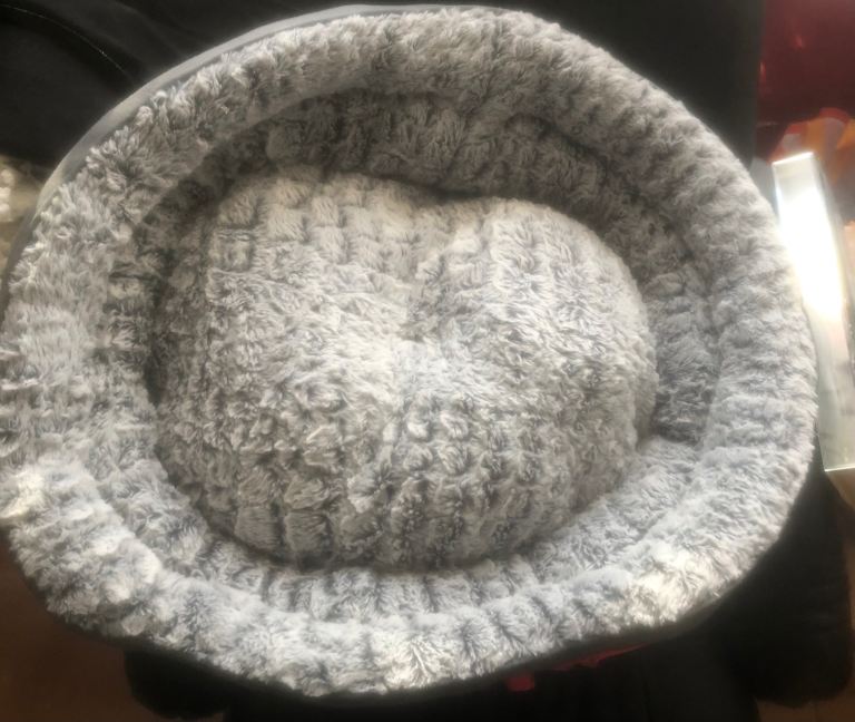 Medium dog bed 