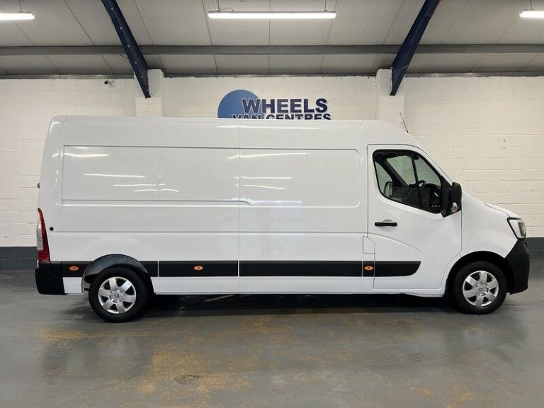 2023 Renault Master LM35dCi 135 Business+ Medium Roof Van PANEL VAN DIESEL Manual