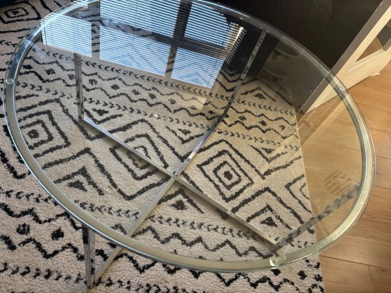 Glass coffee table 