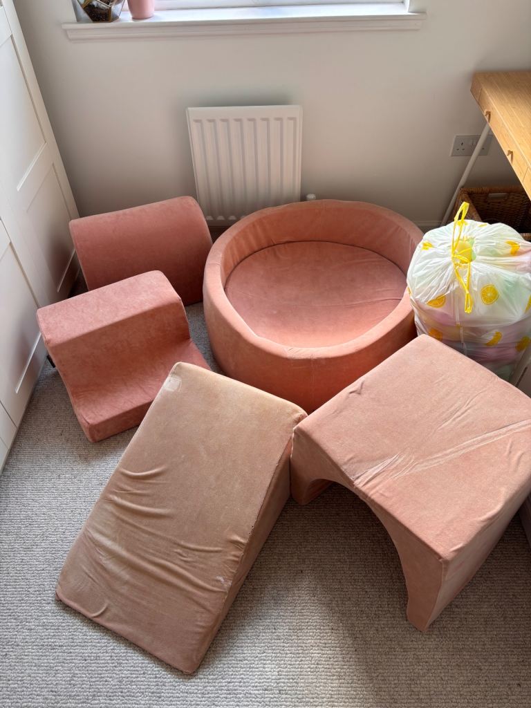 image for Kiddymoon Foam Playground, ball pit & balls