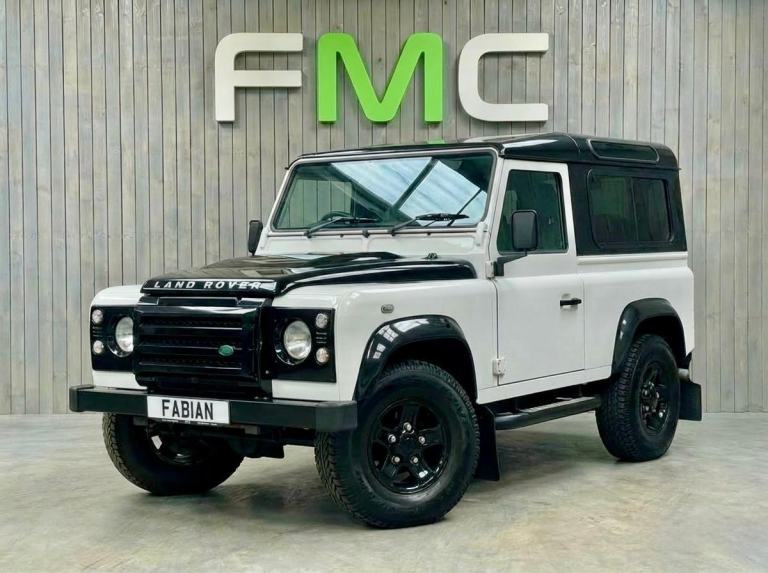 2014 Land Rover Defender 90 XS 2.2 TDCI **Masi Windows - 4 Seater - TentBox**