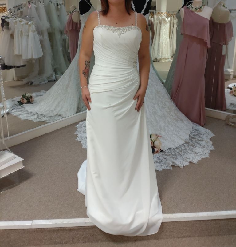 Brand new size 10 wedding dress
