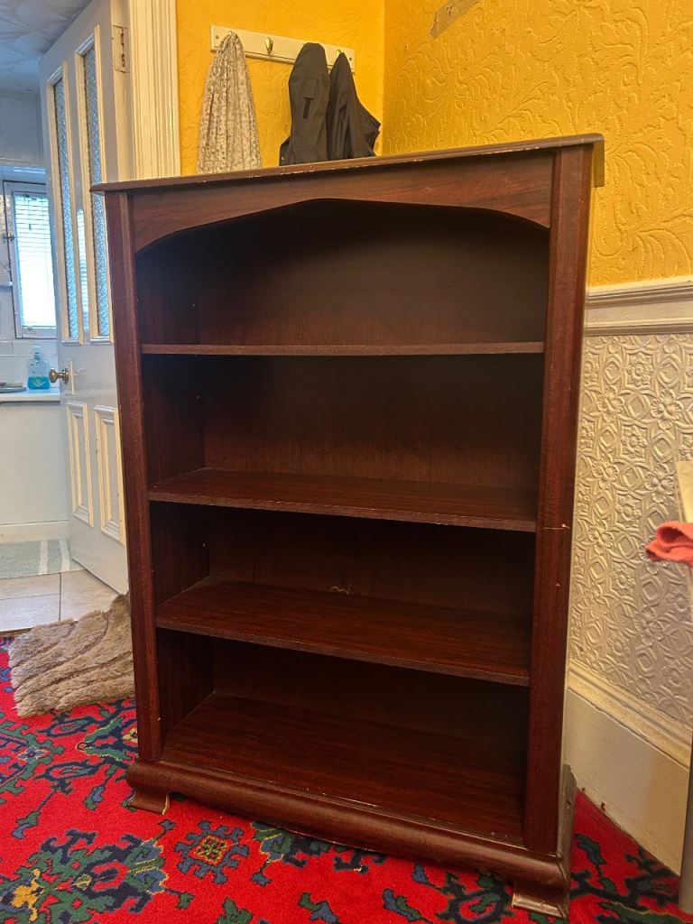 FREE SMALL BOOKCASE 