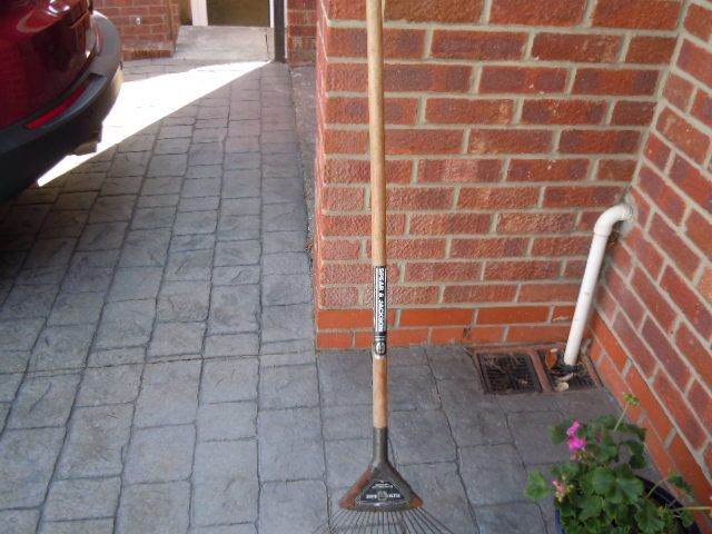 Garden Leaf Rake with Wooden Handle 