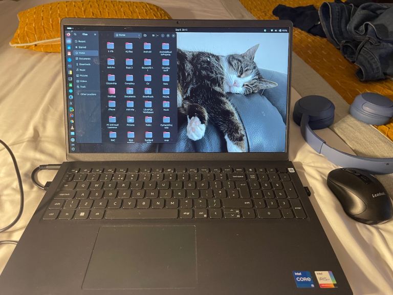 Dell Vostro 3520 Laptop