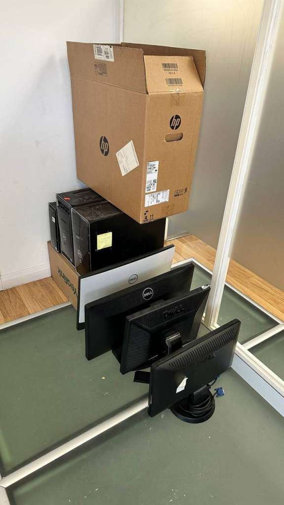 :: Old Computers, Monitors, Phones and Accessories (as seen)
