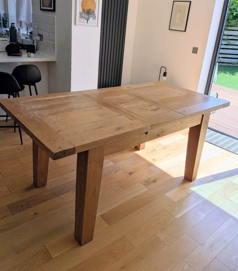 Solid oak dinning table -FREE