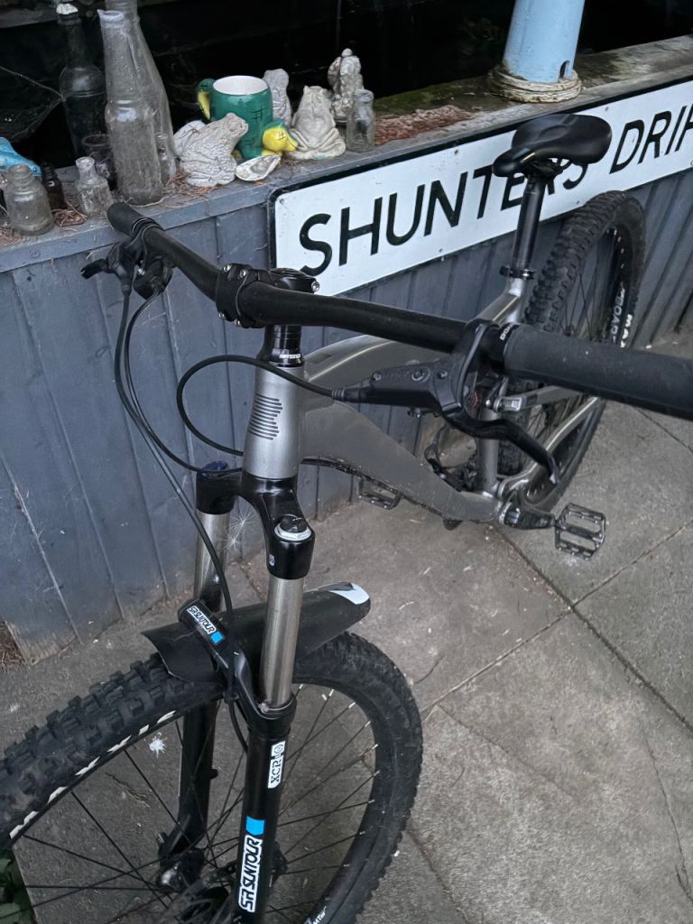 Full suspension mountain bike HIGH SPEC !!!
