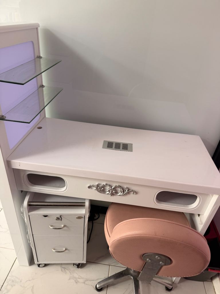 White Nail Desk with Storage and Shelves – Good Condition