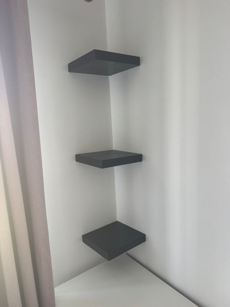 Set of 3 Black Corner Shelves with Brackets