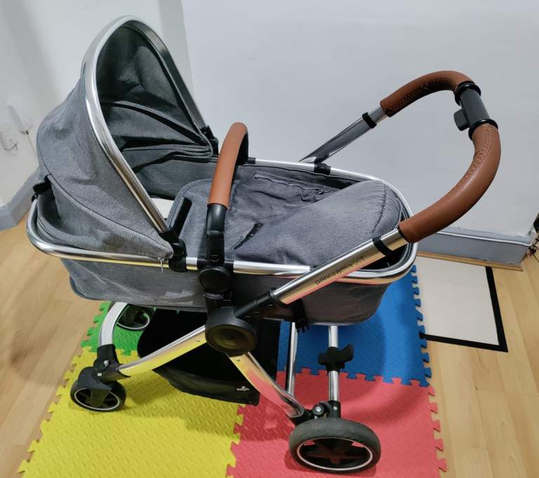 Babylo Panorama XT Pram and Car Seat USED Excellent Condition 