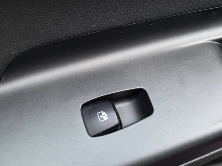 2019 Hyundai KONA 64kWh Premium SE SUV 5dr Electric Auto (7kW Charger) (204 ps) HATCHBACK ELECTRI...