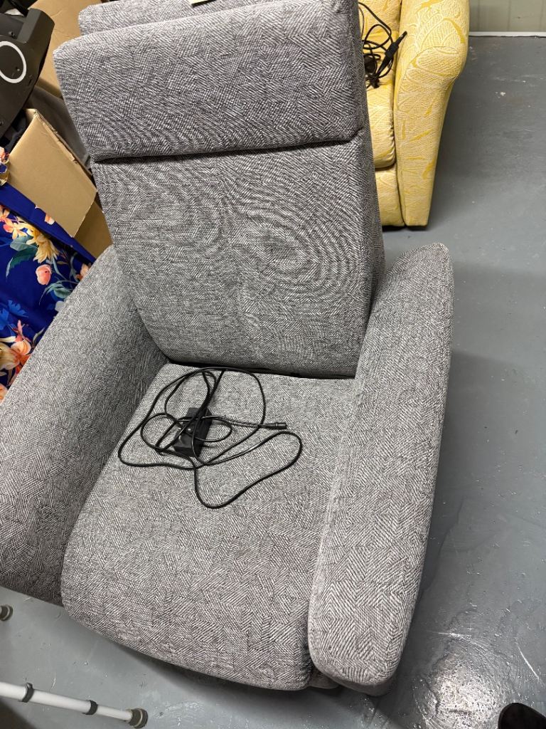 Lotus Single Motor Recliner Chair - Stillin Slate, Good Condition