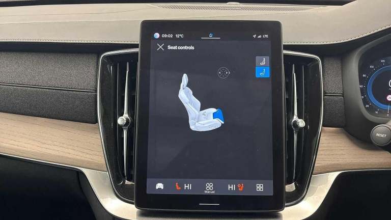 2025 Volvo XC90 Plus, T8 AWD Plug-in hybrid, Electric/Petrol, Dark, 7 Seats ( 360* Camera ) ESTAT...