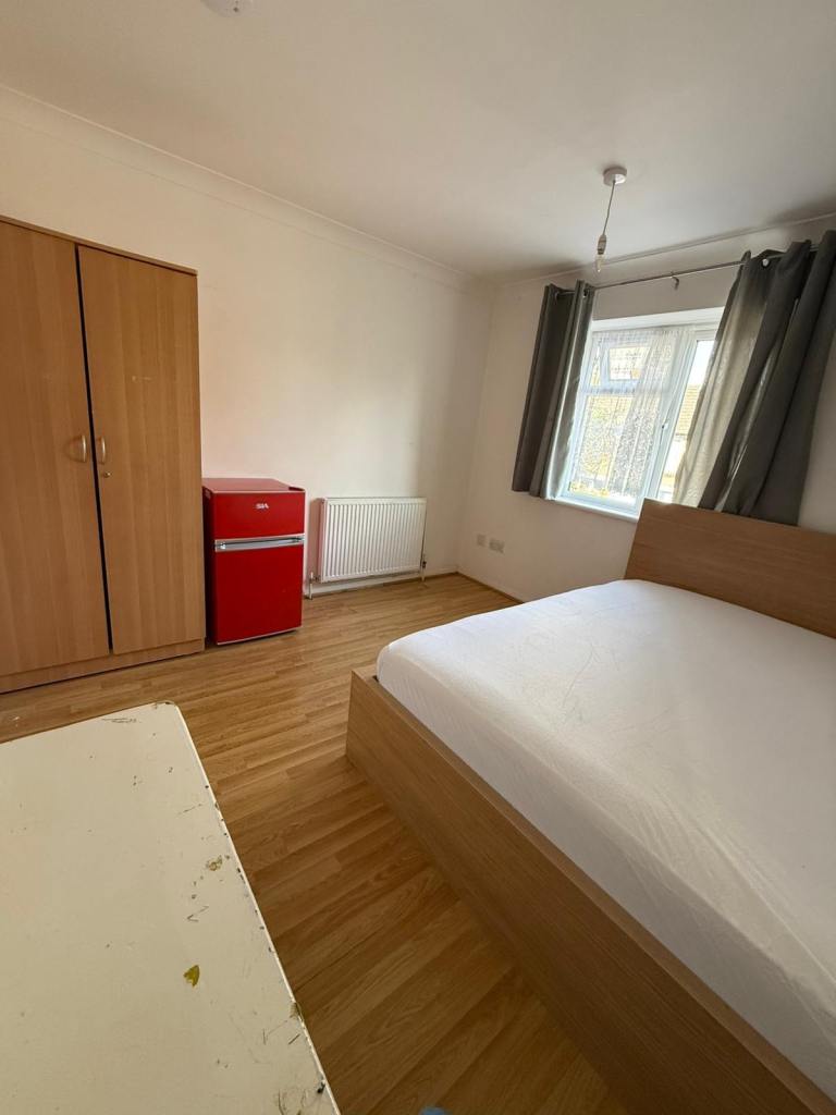 🌸Modern Living in Stratford – Double Room Available Now🌸