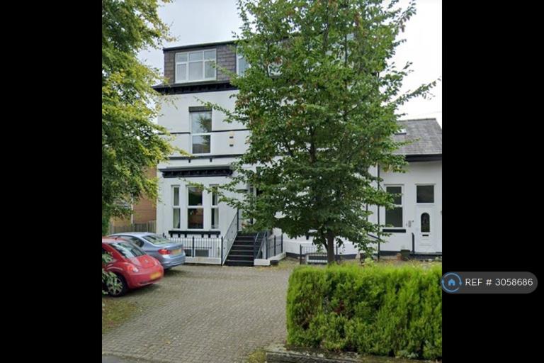 2 bedroom flat in Queens Road, Sale, M33 (2 bed) (#3058686)