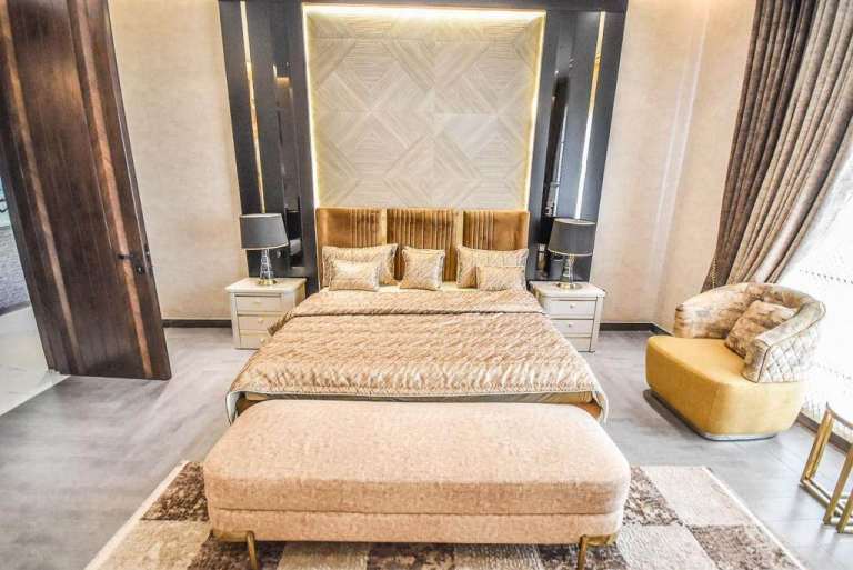 LARGE DOUBLE ROOM IN ILFORD IG1 