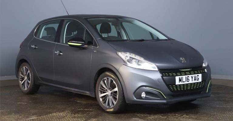 2016 Peugeot 208 1.2 PureTech XS Lime Euro 6 5dr HATCHBACK Petrol Manual