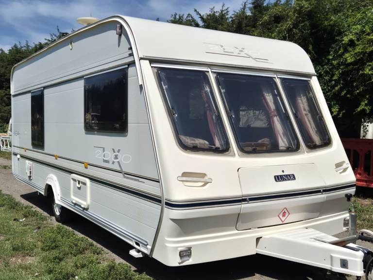 lunar LX 524 4 berth lightweight ( just 999kg) caravan Very good condition