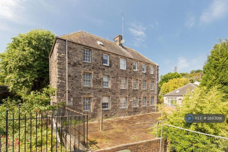 2 bedroom flat in Canongate, Edinburgh, EH8 (2 bed) (#2883091)