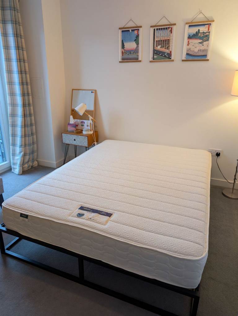 Kingsize platform bed and mattress combo