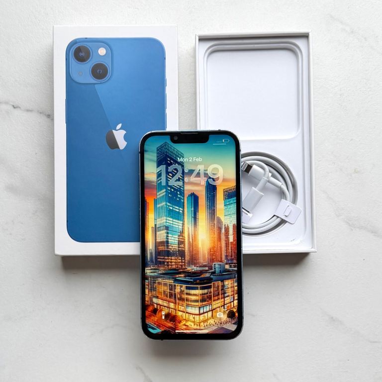 iPhone 13 128GB Unlocked (Excellent Condition) With Box & Charger