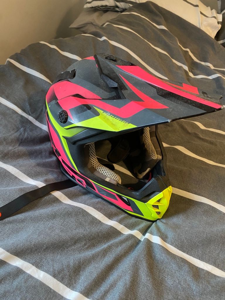 Pro grip helmet